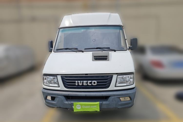 Used Iveco Daily 2017 2.8T V35 Box Truck 3 Seats 43S5 Front