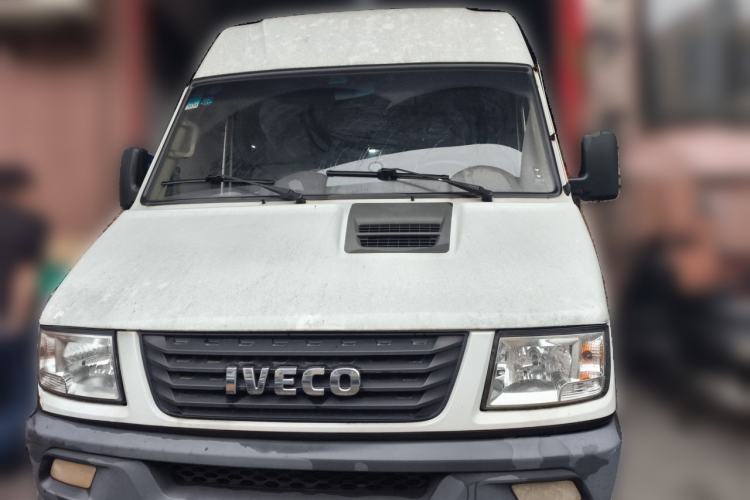 Used Iveco Daily 2017 2.5T A35 Passenger Van 5-7 Seats Model 47Z5 Front
