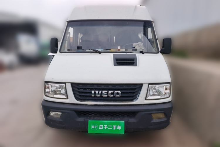 Used Iveco Daily 2017 2.5T A35 Passenger Van 5-7 Seats Model 47Z5 Front