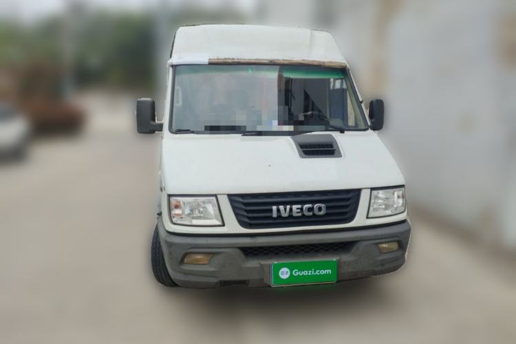 Used Iveco Daily 2017 2.5T A35 Passenger Van 5-7 Seats Model 47Z5 Front