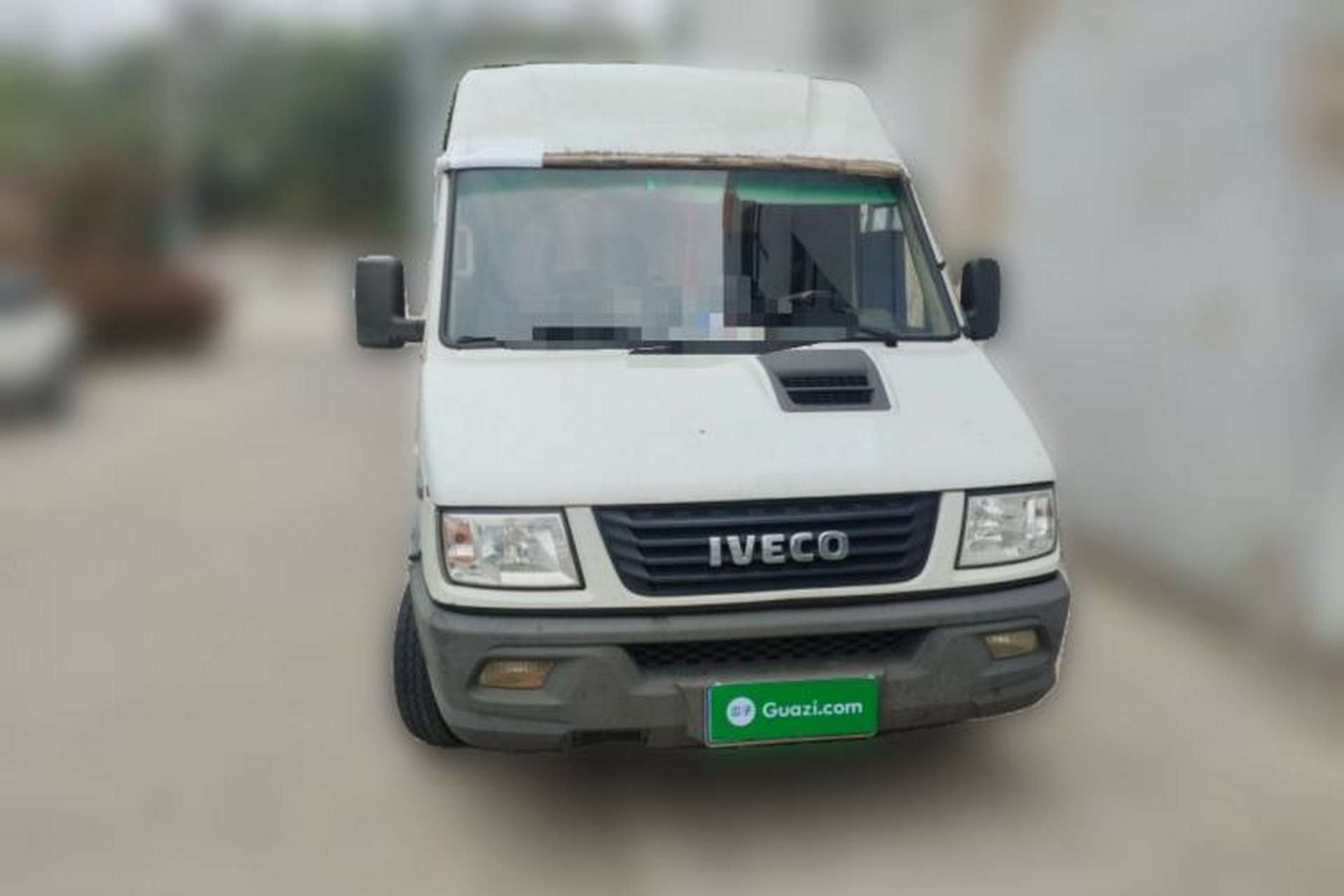 Used Iveco Daily 2017 2.5T A35 Passenger Van 5-7 Seats Model 47Z5 Front