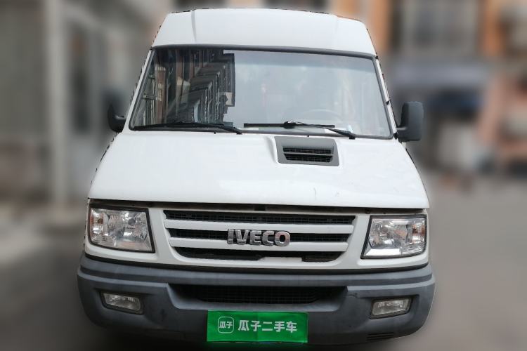 Used Iveco Daily 2017 2.5T A35 Low-Roof 5-7 Seater Passenger Van 47Z5 Front