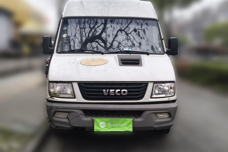 Used Iveco Daily 2017 2.8T V40 Cargo Van Mid-Roof 3/6 Seats 43S5 Front