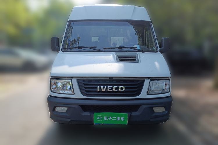 Used Iveco Daily 2017 2.5T A35 Passenger Van 5-7 Seats Model 47Z5 Front