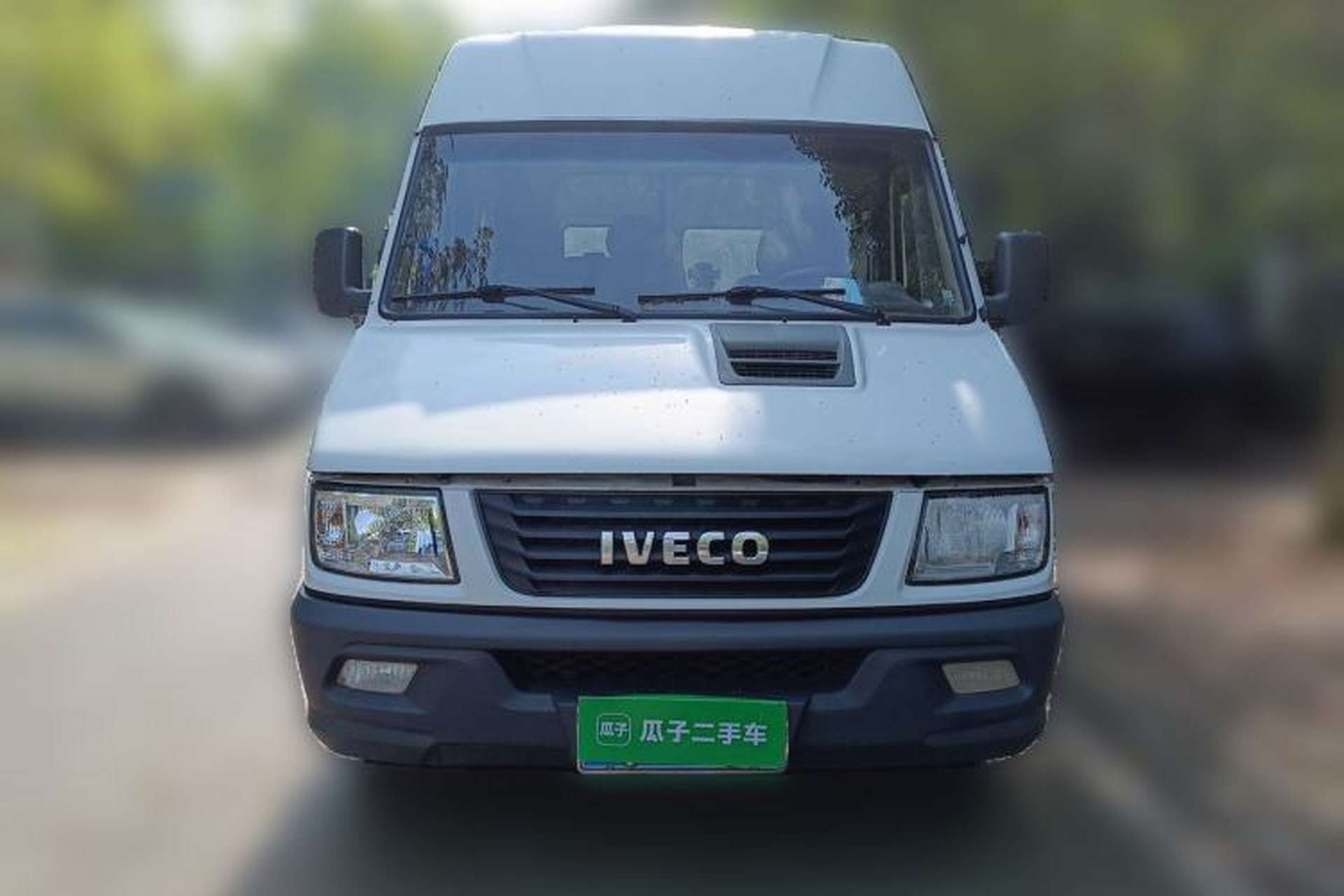 Used Iveco Daily 2017 2.5T A35 Passenger Van 5-7 Seats Model 47Z5 Front