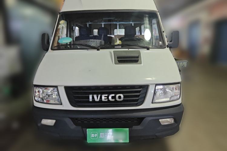Used Iveco Daily 2017 2.5T A35 Passenger Van 5-7 Seats Model 47Z5 Front