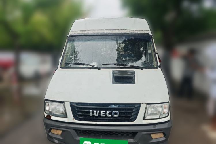 Used Iveco Daily 2017 2.5T A35 Passenger Van 5-7 Seats Model 47Z5 Front