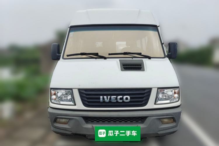 Used Iveco Daily 2017 2.5T A35 Passenger Van 5-7 Seats Model 47Z5 Front