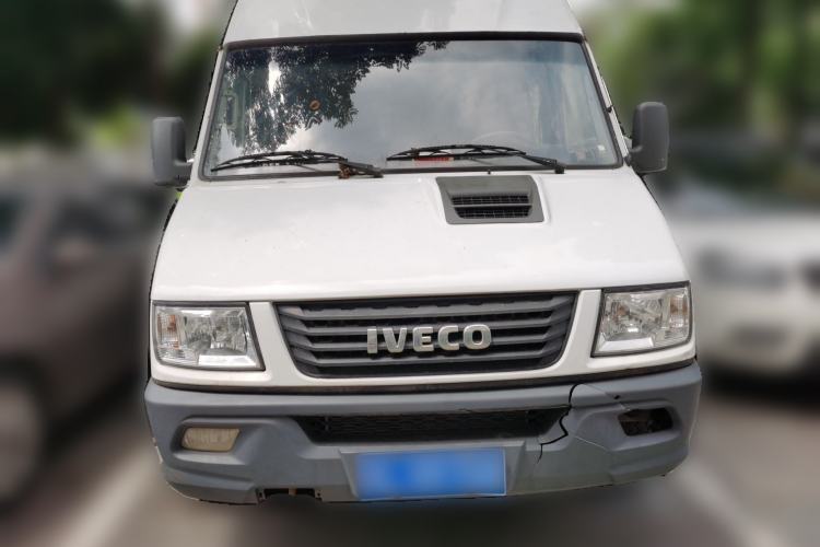 Used Iveco Daily 2017 2.5T A35 Passenger Van 5-7 Seats Model 47Z5 Front