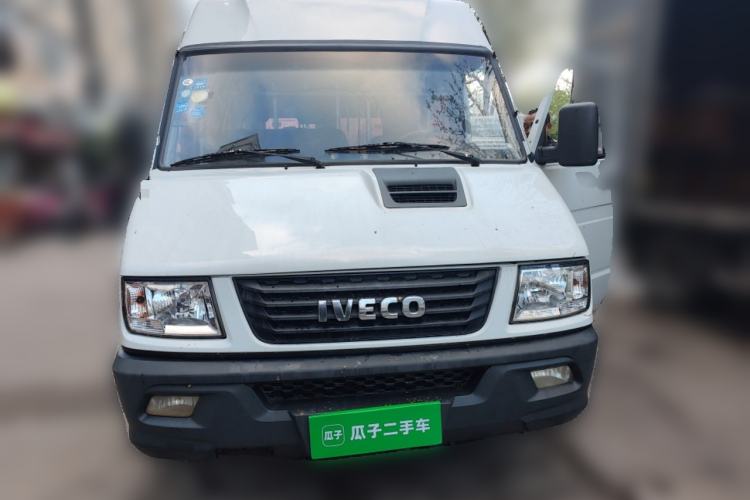 Used Iveco Daily 2017 2.5T A35 Passenger Van 5-7 Seats Model 47Z5 Front