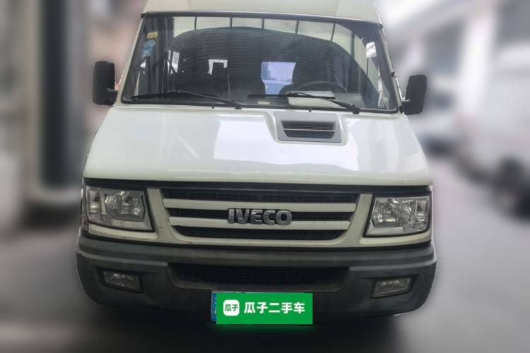 Used Iveco Daily 2017 2.8T V35 Cargo Van Mid-Roof 3/6 Seats 43S5 Front