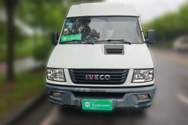 Used Iveco Daily 2017 2.5T A35 Low-Roof 5-7 Seater Passenger Van 47Z5 Front