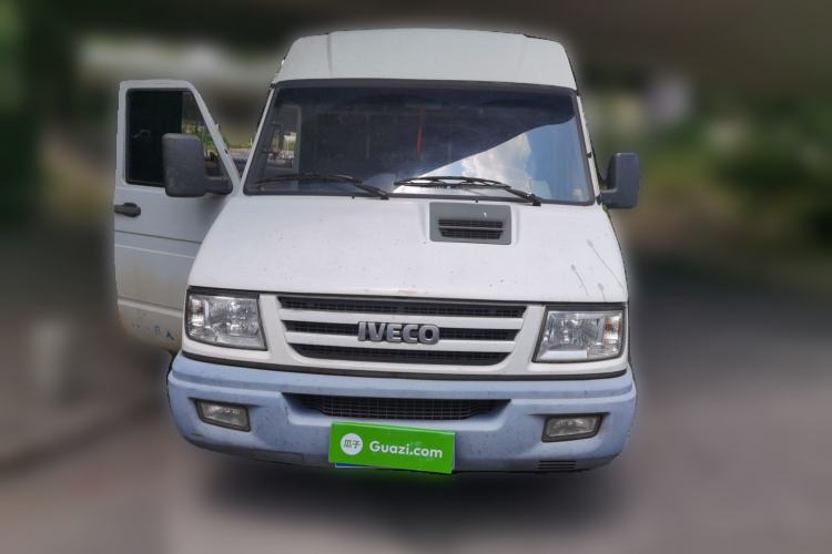 Used Iveco Daily 2017 2.5T A35 Passenger Van 5-7 Seats Model 47Z5 Front
