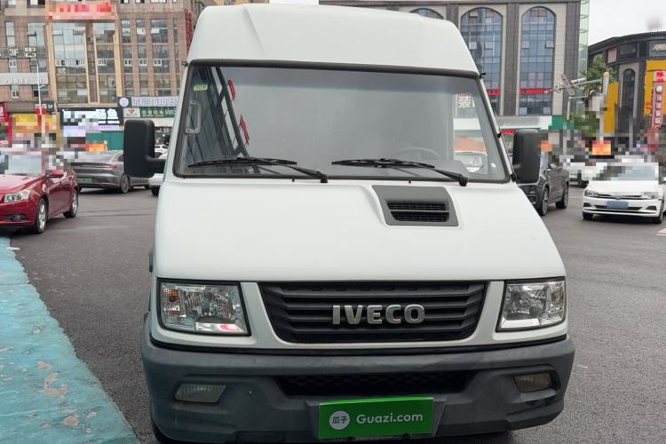 Used Iveco Daily 2017 2.8T V35 Box Truck 3 Seats 43S5 Front