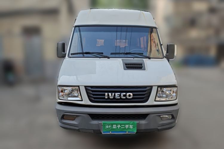 Used Iveco Daily 2017 2.5T A35 Passenger Van 5-7 Seats Model 47Z5 Front