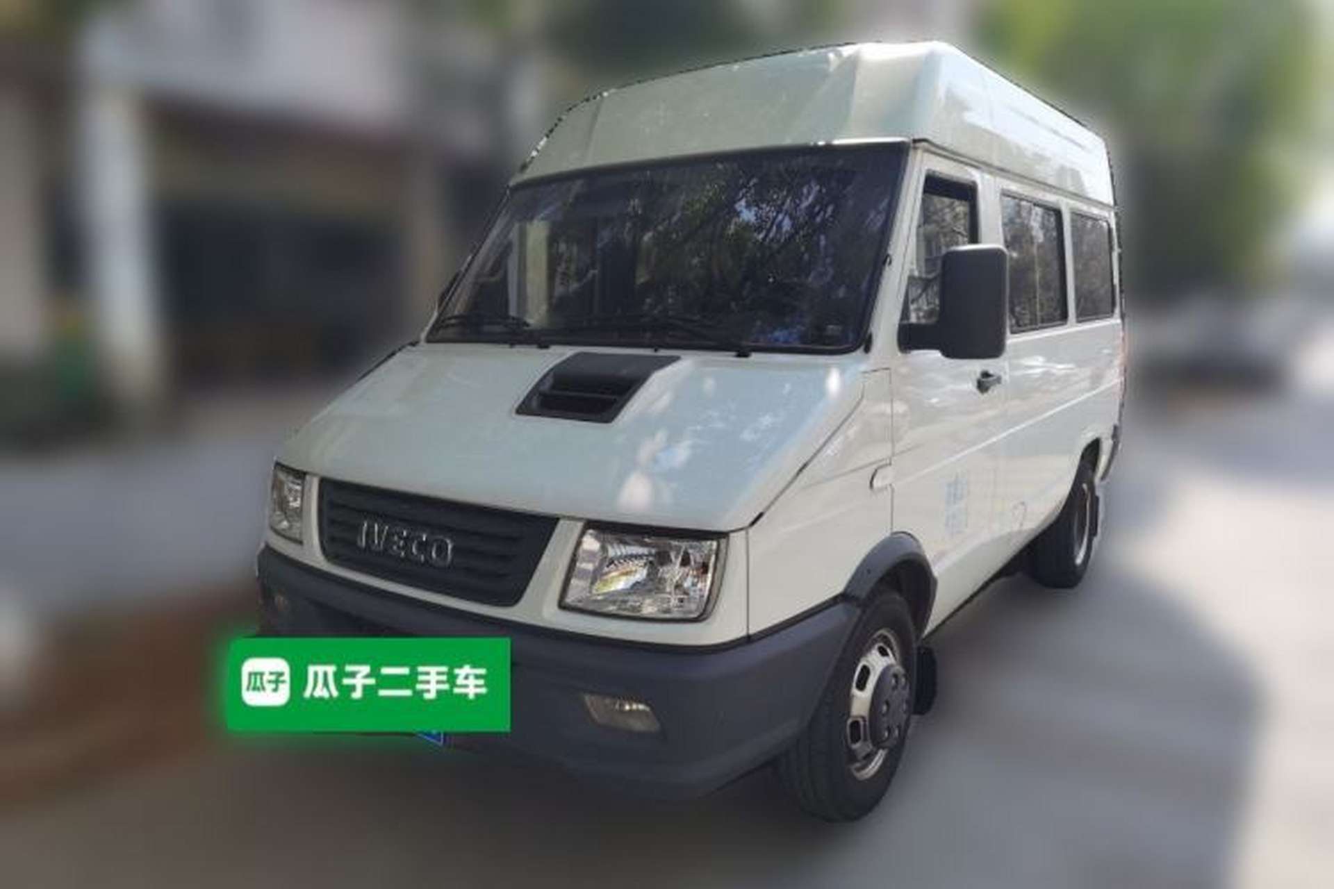 Used Iveco Daily 2017 2.5T A35 Passenger Van 5-7 Seats Model 47Z5 Front Left 45 Deg