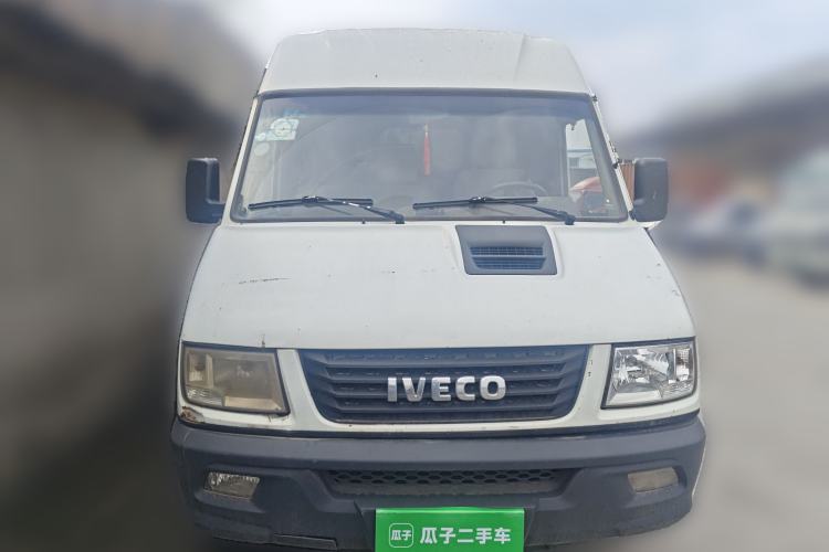 Used Iveco Daily 2017 2.8T V35 Cargo Van Mid-Roof 3/6 Seats 43S5 Front