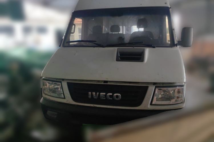 Used Iveco Daily 2017 2.5T A35 Passenger Van 5-7 Seats Model 47Z5 Front