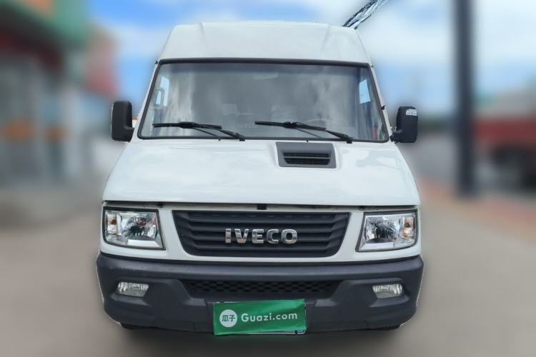 Used Iveco Daily 2017 2.5T A35 Low-Roof 5-7 Seater Passenger Van 47Z5 Front