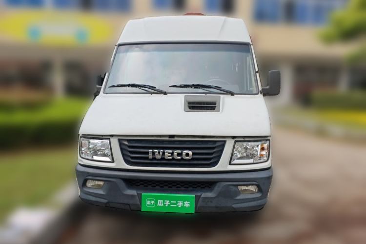 Used Iveco Daily 2017 2.5T A35 Passenger Van 5-7 Seats Model 47Z5 Front