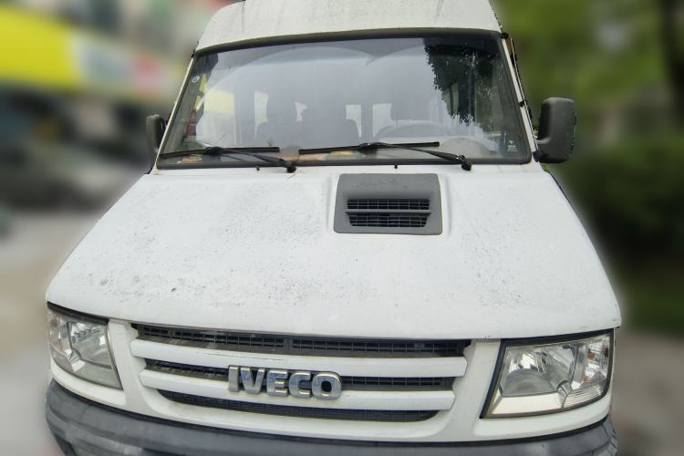 Used Iveco Daily 2017 2.5T A35 Passenger Van 5-7 Seats Model 47Z5 Front