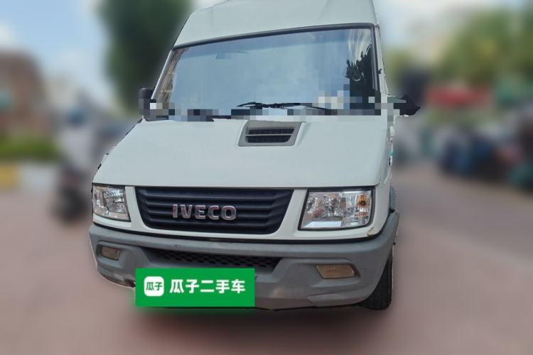 Used Iveco Daily 2017 2.8T V35 Box Truck 3 Seats 43S5 Front