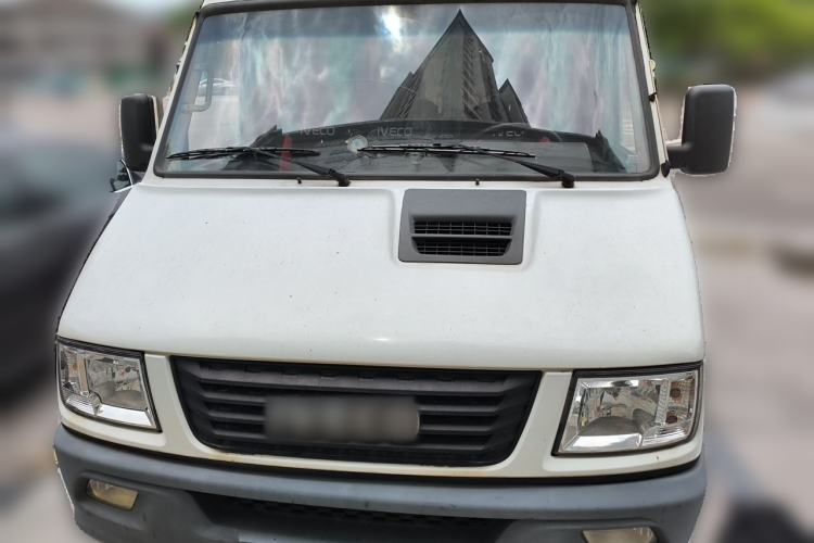 Used Iveco Daily 2017 2.5T A35 Passenger Van 5-7 Seats Model 47Z5 Front