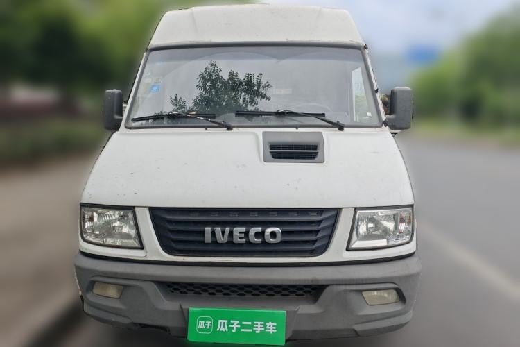 Used Iveco Daily 2017 2.5T A35 Passenger Van 5-7 Seats Model 47Z5 Front