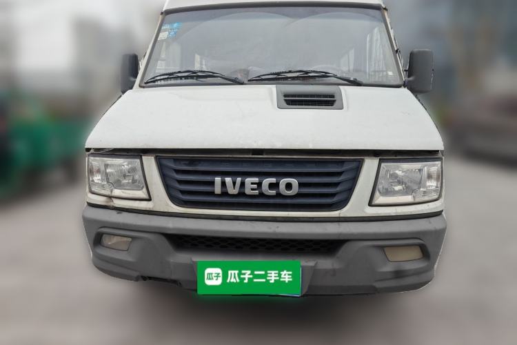 Used Iveco Daily 2017 2.5T A35 Passenger Van 5-7 Seats Model 47Z5 Front