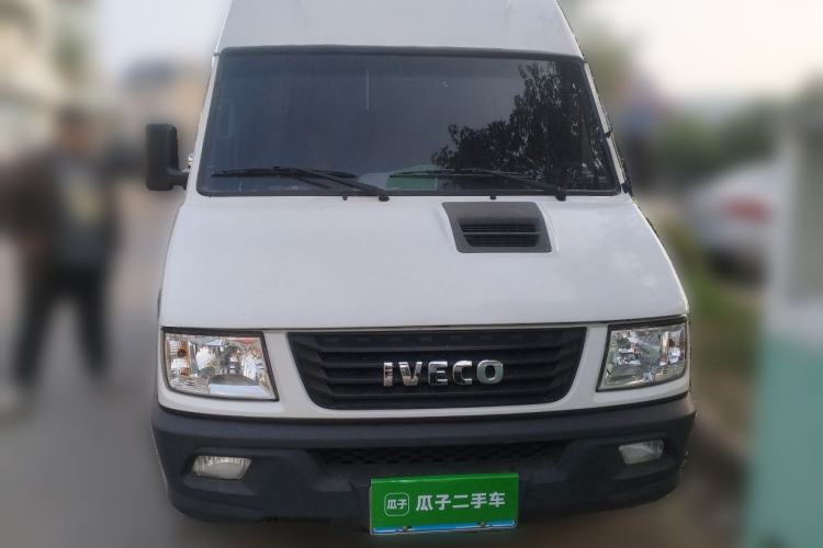Used Iveco Daily 2017 2.5T A35 Passenger Van 5-7 Seats Model 47Z5 Front