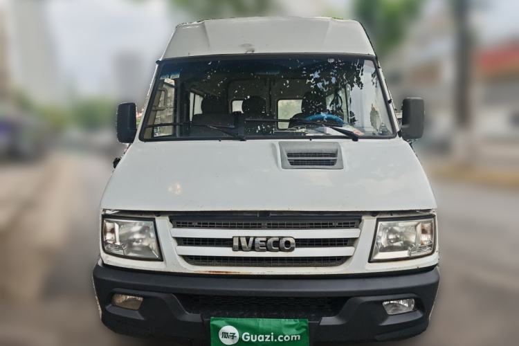 Used Iveco Daily 2017 2.5T A35 Passenger Van 5-7 Seats Model 47Z5 Front