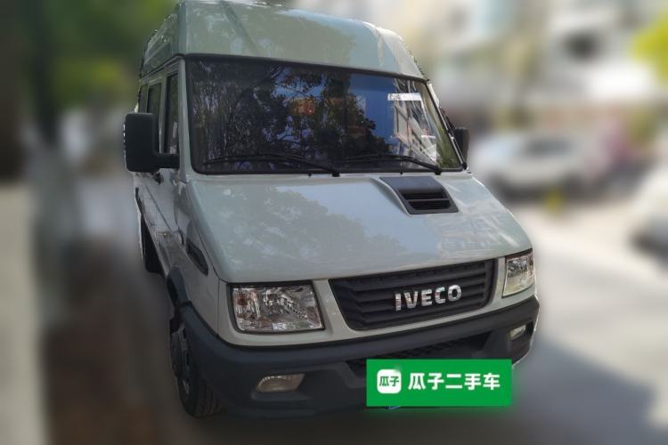 Used Iveco Daily 2017 2.5T A35 Passenger Van 5-7 Seats Model 47Z5 Front Right 45 Deg