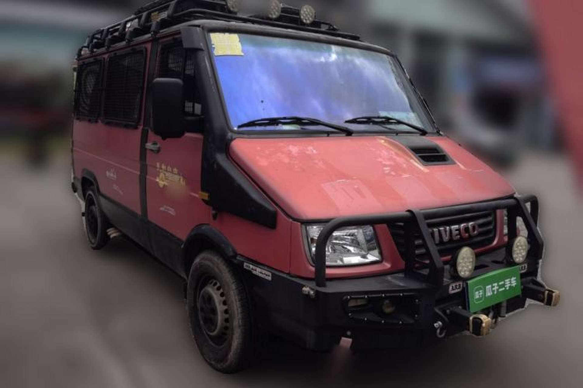 Used Iveco Daily 2017 2.5T A35 Low-Roof 5-7 Seater Passenger Van 47Z5 Front Right 45 Deg