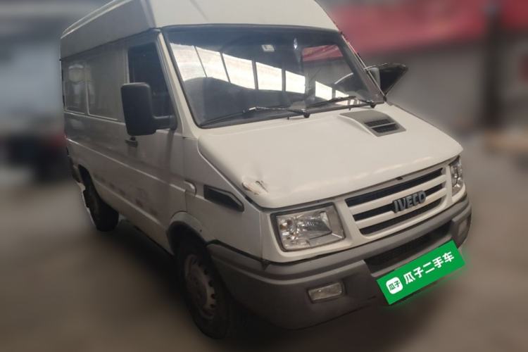 Used Iveco Daily 2017 2.8T V35 Cargo Van Mid-Roof 3/6 Seats 43S5 Front Right 45 Deg