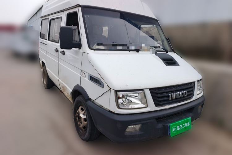 Used Iveco Daily 2017 2.5T A35 Passenger Van 5-7 Seats Model 47Z5 Front Right 45 Deg