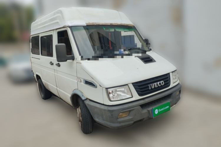 Used Iveco Daily 2017 2.5T A35 Passenger Van 5-7 Seats Model 47Z5 Front Right 45 Deg