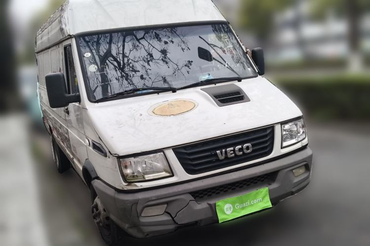 Used Iveco Daily 2017 2.8T V40 Cargo Van Mid-Roof 3/6 Seats 43S5 Front Right 45 Deg