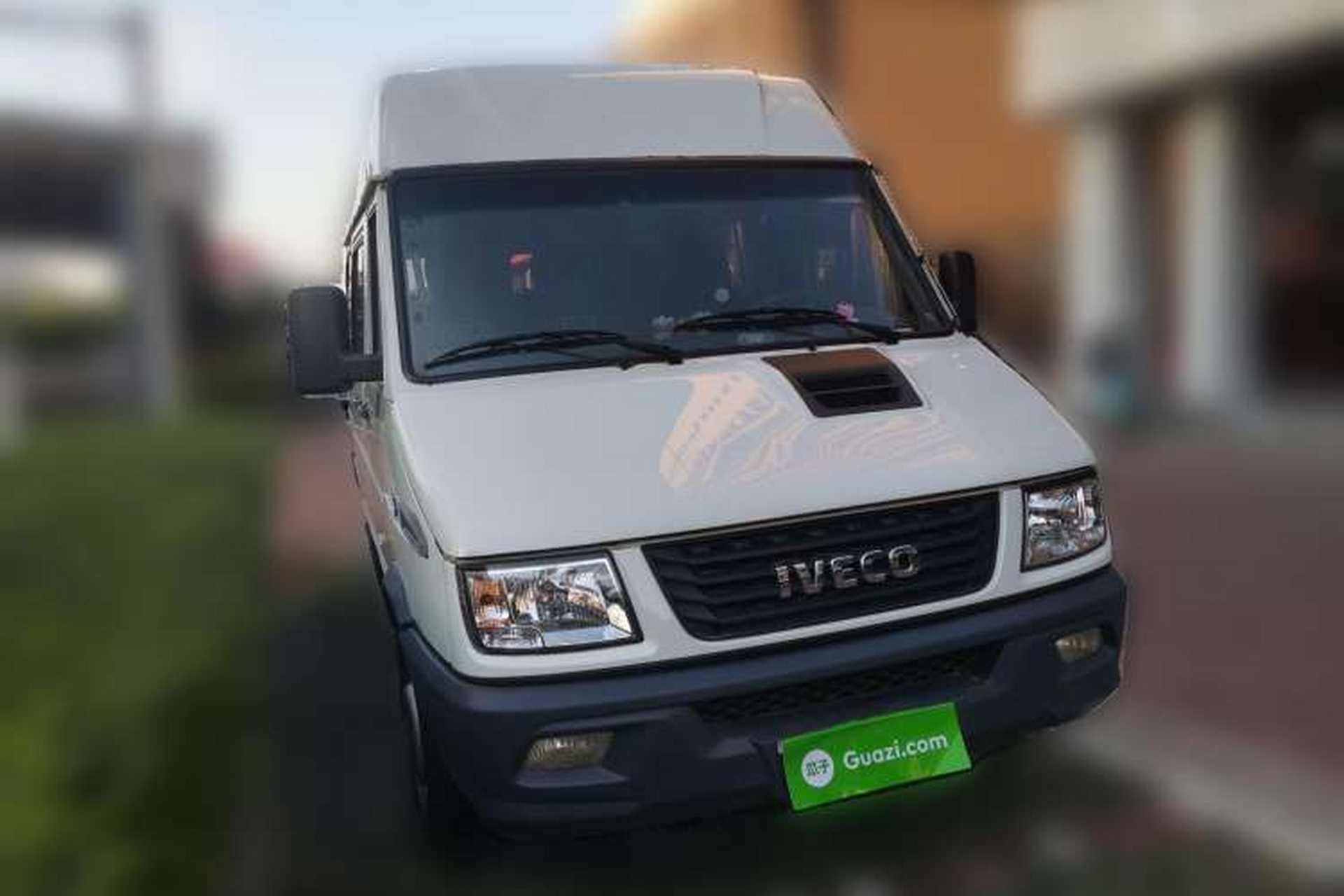 Used Iveco Daily 2017 2.5T A35 Passenger Van 5-7 Seats Model 47Z5 Front Right 45 Deg