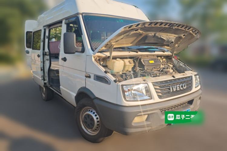 Used Iveco Daily 2017 2.5T A35 Passenger Van 5-7 Seats Model 47Z5 Front Right 45 Deg