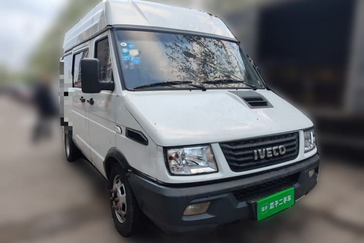 Used Iveco Daily 2017 2.5T A35 Passenger Van 5-7 Seats Model 47Z5 Front Right 45 Deg
