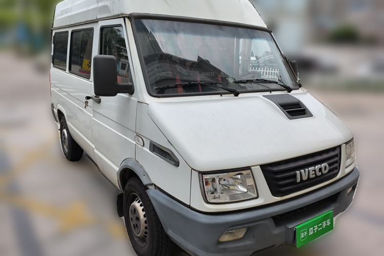 Used Iveco Daily 2017 2.5T A35 Passenger Van 5-7 Seats Model 47Z5 Front Right 45 Deg