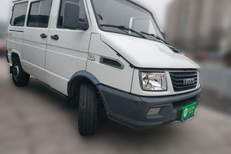 Used Iveco Daily 2017 2.5T A35 Passenger Van 5-7 Seats Model 47Z5 Front Right 45 Deg