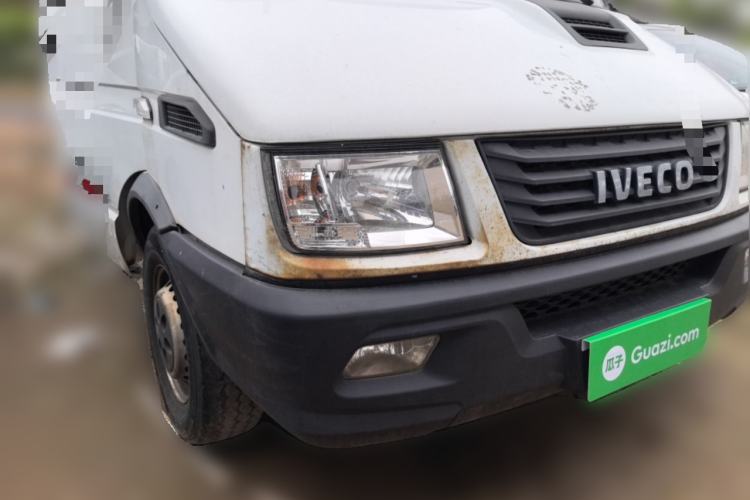 Used Iveco Daily 2017 2.8T V35 Cargo Van Mid-Roof 3/6 Seats 43S5 Front Right 45 Deg