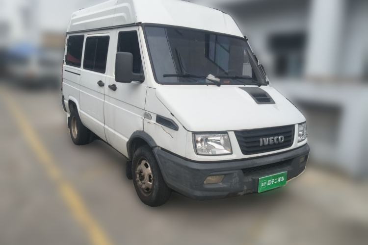 Used Iveco Daily 2017 2.5T A35 Passenger Van 5-7 Seats Model 47Z5 Front Right 45 Deg