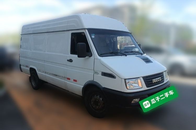 Used Iveco Daily 2017 2.8T V40 Cargo Van Mid-Roof 3/6 Seats 43S5 Front Right 45 Deg