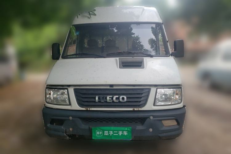 Used Iveco Daily 2017 2.5T A35 Passenger Van 5-7 Seats Model 47Z5 Front