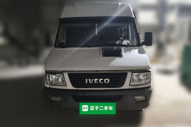 Used Iveco Daily 2017 2.5T A35 Passenger Van 5-7 Seats Model 47Z5 Front