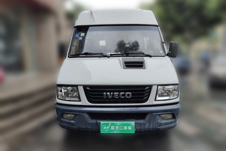 Used Iveco Daily 2017 2.5T A35 Passenger Van 5-7 Seats Model 47Z5 Front