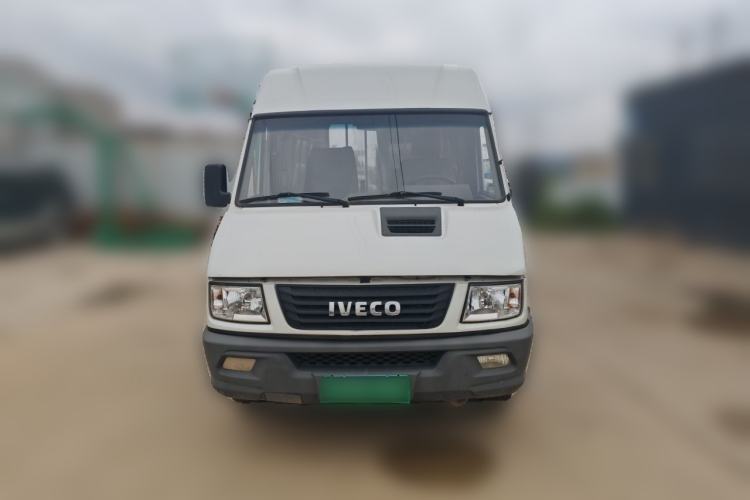 Used Iveco Daily 2017 2.5T A35 Passenger Van 5-7 Seats Model 47Z5 Front