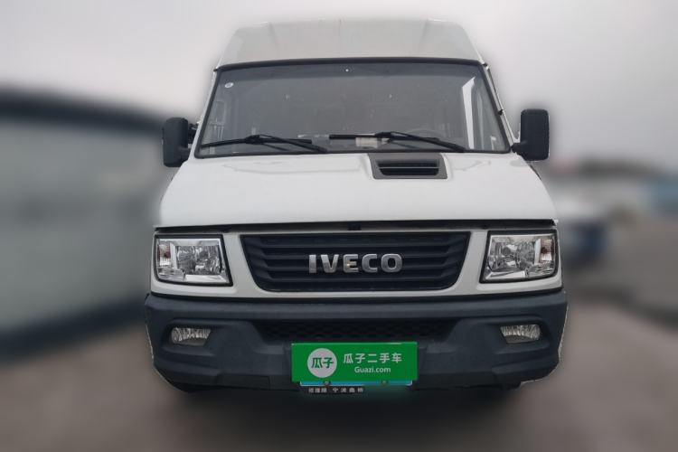 Used Iveco Daily 2017 2.5T A35 Passenger Van 5-7 Seats Model 47Z5 Front